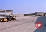 Image US Marine F-8E crusader étant armés de roquettes Da Nang au Vietnam, 1967, de la seconde 24 séquences d'archives historiques vidéo 65675024121