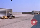 Image US Marine F-8E crusader étant armés de roquettes Da Nang au Vietnam, 1967, de la seconde 27 séquences d'archives historiques vidéo 65675024121