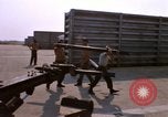 Image US Marine F-8E crusader étant armés de roquettes Da Nang au Vietnam, 1967, de la seconde 34 séquences d'archives historiques vidéo 65675024121