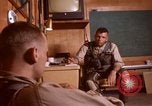 Image US Marine Pilots conversant en Vietnam Da Nang au Vietnam, 1967, de la seconde 8 séquences d'archives historiques vidéo 65675024122