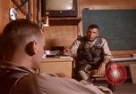 Image US Marine Pilots conversant en Vietnam Da Nang au Vietnam, 1967, de la seconde 13 séquences d'archives historiques vidéo 65675024122