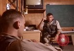 Image US Marine Pilots conversant en Vietnam Da Nang au Vietnam, 1967, de la seconde 20 séquences d'archives historiques vidéo 65675024122