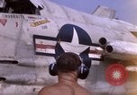 Standbild F-8E CrUSAder Flugzeugen der Marine Squadron Taxi zur Start- und Landebahn Da Nang Vietnam, 1967, aus Sekunde 14 historischem Filmmaterial Videoclip 65675024123