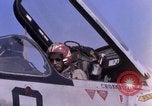 Standbild F-8E CrUSAder Flugzeugen der Marine Squadron Taxi zur Start- und Landebahn Da Nang Vietnam, 1967, aus Sekunde 17 historischem Filmmaterial Videoclip 65675024123