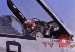 Standbild F-8E CrUSAder Flugzeugen der Marine Squadron Taxi zur Start- und Landebahn Da Nang Vietnam, 1967, aus Sekunde 18 historischem Filmmaterial Videoclip 65675024123
