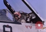 Standbild F-8E CrUSAder Flugzeugen der Marine Squadron Taxi zur Start- und Landebahn Da Nang Vietnam, 1967, aus Sekunde 20 historischem Filmmaterial Videoclip 65675024123