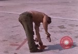 Standbild F-8E CrUSAder Flugzeugen der Marine Squadron Taxi zur Start- und Landebahn Da Nang Vietnam, 1967, aus Sekunde 36 historischem Filmmaterial Videoclip 65675024123
