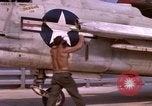 Standbild F-8E CrUSAder Flugzeugen der Marine Squadron Taxi zur Start- und Landebahn Da Nang Vietnam, 1967, aus Sekunde 43 historischem Filmmaterial Videoclip 65675024123
