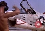 Standbild F-8E CrUSAder Flugzeugen der Marine Squadron Taxi zur Start- und Landebahn Da Nang Vietnam, 1967, aus Sekunde 55 historischem Filmmaterial Videoclip 65675024123