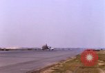 Standbild verschiedene US-Kampfflugzeuge in Betrieb am Flugplatz Da Nang Vietnam, 1967, aus Sekunde 15 historischem Filmmaterial Videoclip 65675024124