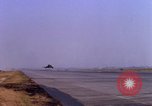 Standbild verschiedene US-Kampfflugzeuge in Betrieb am Flugplatz Da Nang Vietnam, 1967, aus Sekunde 24 historischem Filmmaterial Videoclip 65675024124
