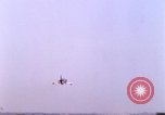Standbild verschiedene US-Kampfflugzeuge in Betrieb am Flugplatz Da Nang Vietnam, 1967, aus Sekunde 29 historischem Filmmaterial Videoclip 65675024124