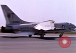 Standbild verschiedene US-Kampfflugzeuge in Betrieb am Flugplatz Da Nang Vietnam, 1967, aus Sekunde 45 historischem Filmmaterial Videoclip 65675024124