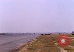Standbild verschiedene US-Kampfflugzeuge in Betrieb am Flugplatz Da Nang Vietnam, 1967, aus Sekunde 56 historischem Filmmaterial Videoclip 65675024124