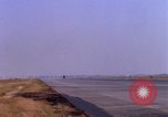 Standbild verschiedene US-Kampfflugzeuge in Betrieb am Flugplatz Da Nang Vietnam, 1967, aus Sekunde 59 historischem Filmmaterial Videoclip 65675024124