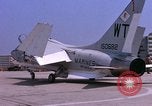 Standbild US Marine Corps F-8E CrUSAder Flugzeuge nehmen sie auf einer Mission Da Nang Vietnam, 1967, aus Sekunde 11 historischem Filmmaterial Videoclip 65675024125