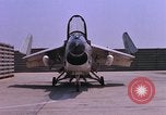 Standbild US Marine Corps F-8E CrUSAder Flugzeuge nehmen sie auf einer Mission Da Nang Vietnam, 1967, aus Sekunde 16 historischem Filmmaterial Videoclip 65675024125