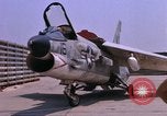Standbild US Marine Corps F-8E CrUSAder Flugzeuge nehmen sie auf einer Mission Da Nang Vietnam, 1967, aus Sekunde 19 historischem Filmmaterial Videoclip 65675024125