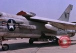 Standbild US Marine Corps F-8E CrUSAder Flugzeuge nehmen sie auf einer Mission Da Nang Vietnam, 1967, aus Sekunde 21 historischem Filmmaterial Videoclip 65675024125