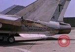 Standbild US Marine Corps F-8E CrUSAder Flugzeuge nehmen sie auf einer Mission Da Nang Vietnam, 1967, aus Sekunde 24 historischem Filmmaterial Videoclip 65675024125