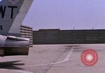 Standbild US Marine Corps F-8E CrUSAder Flugzeuge nehmen sie auf einer Mission Da Nang Vietnam, 1967, aus Sekunde 27 historischem Filmmaterial Videoclip 65675024125