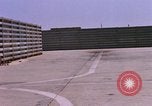 Standbild US Marine Corps F-8E CrUSAder Flugzeuge nehmen sie auf einer Mission Da Nang Vietnam, 1967, aus Sekunde 29 historischem Filmmaterial Videoclip 65675024125