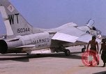 Standbild US Marine Corps F-8E CrUSAder Flugzeuge nehmen sie auf einer Mission Da Nang Vietnam, 1967, aus Sekunde 33 historischem Filmmaterial Videoclip 65675024125