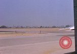 Standbild US Marine Corps F-8E CrUSAder Flugzeuge nehmen sie auf einer Mission Da Nang Vietnam, 1967, aus Sekunde 42 historischem Filmmaterial Videoclip 65675024125