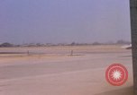 Standbild US Marine Corps F-8E CrUSAder Flugzeuge nehmen sie auf einer Mission Da Nang Vietnam, 1967, aus Sekunde 44 historischem Filmmaterial Videoclip 65675024125