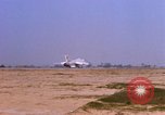 Standbild US Marine Corps F-8E CrUSAder Flugzeuge nehmen sie auf einer Mission Da Nang Vietnam, 1967, aus Sekunde 54 historischem Filmmaterial Videoclip 65675024125