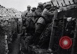 Immagine di Trincee francese nelle linee del fronte Francia, 1918, secondo 16 filmato di repertorio 65675024139