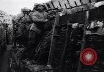 Immagine di Trincee francese nelle linee del fronte Francia, 1918, secondo 19 filmato di repertorio 65675024139
