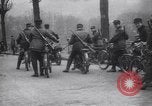 Standbild belgischen Motor Cycle Korps Paris Frankreich, 1915, aus Sekunde 5 historischem Filmmaterial Videoclip 65675024142