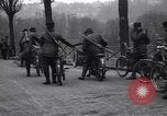 Standbild belgischen Motor Cycle Korps Paris Frankreich, 1915, aus Sekunde 8 historischem Filmmaterial Videoclip 65675024142