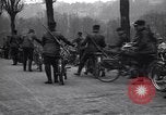 Standbild belgischen Motor Cycle Korps Paris Frankreich, 1915, aus Sekunde 10 historischem Filmmaterial Videoclip 65675024142