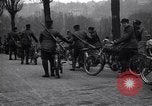 Standbild belgischen Motor Cycle Korps Paris Frankreich, 1915, aus Sekunde 11 historischem Filmmaterial Videoclip 65675024142