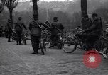 Standbild belgischen Motor Cycle Korps Paris Frankreich, 1915, aus Sekunde 12 historischem Filmmaterial Videoclip 65675024142
