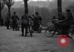Standbild belgischen Motor Cycle Korps Paris Frankreich, 1915, aus Sekunde 13 historischem Filmmaterial Videoclip 65675024142