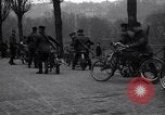 Standbild belgischen Motor Cycle Korps Paris Frankreich, 1915, aus Sekunde 16 historischem Filmmaterial Videoclip 65675024142
