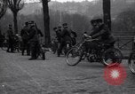 Standbild belgischen Motor Cycle Korps Paris Frankreich, 1915, aus Sekunde 17 historischem Filmmaterial Videoclip 65675024142