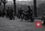 Standbild belgischen Motor Cycle Korps Paris Frankreich, 1915, aus Sekunde 18 historischem Filmmaterial Videoclip 65675024142