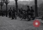 Standbild belgischen Motor Cycle Korps Paris Frankreich, 1915, aus Sekunde 20 historischem Filmmaterial Videoclip 65675024142