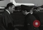 Immagine di Dignitario arriva in aeroporto America Latina, 1954, secondo 16 filmato di repertorio 65675024180