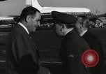 Immagine di Dignitario arriva in aeroporto America Latina, 1954, secondo 17 filmato di repertorio 65675024180