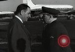Immagine di Dignitario arriva in aeroporto America Latina, 1954, secondo 19 filmato di repertorio 65675024180