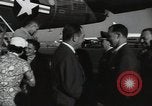 Immagine di Dignitario arriva in aeroporto America Latina, 1954, secondo 20 filmato di repertorio 65675024180