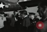 Immagine di Dignitario arriva in aeroporto America Latina, 1954, secondo 22 filmato di repertorio 65675024180