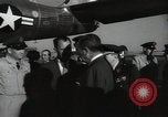 Immagine di Dignitario arriva in aeroporto America Latina, 1954, secondo 24 filmato di repertorio 65675024180