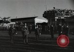 Immagine di Dignitario arriva in aeroporto America Latina, 1954, secondo 26 filmato di repertorio 65675024180