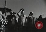 Immagine di Dignitario arriva in aeroporto America Latina, 1954, secondo 31 filmato di repertorio 65675024180